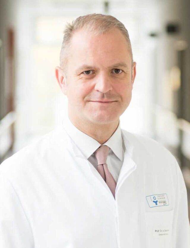 Arzt Orthopäde Dennis Grübel