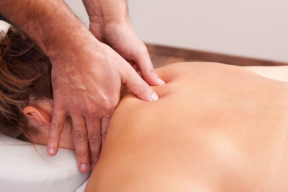 Nackenmassage bei Osteochondrose